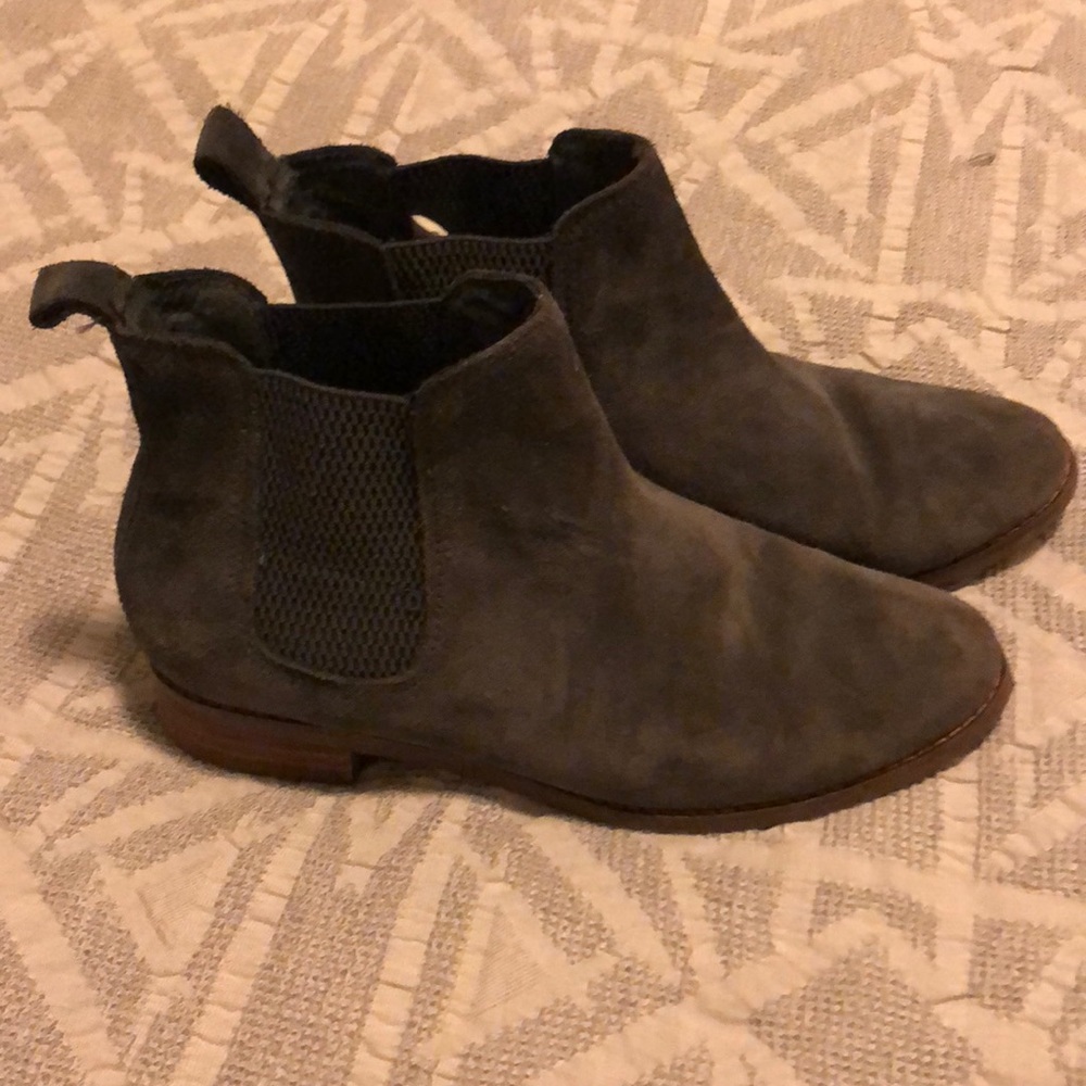 Toms Ella Suede Chelsea Boot Gray